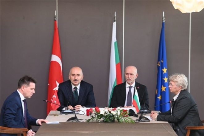 Karaismailo�lu: �Bulgaristan�a ge�i� h�zlanacak, maliyet d��ecek�